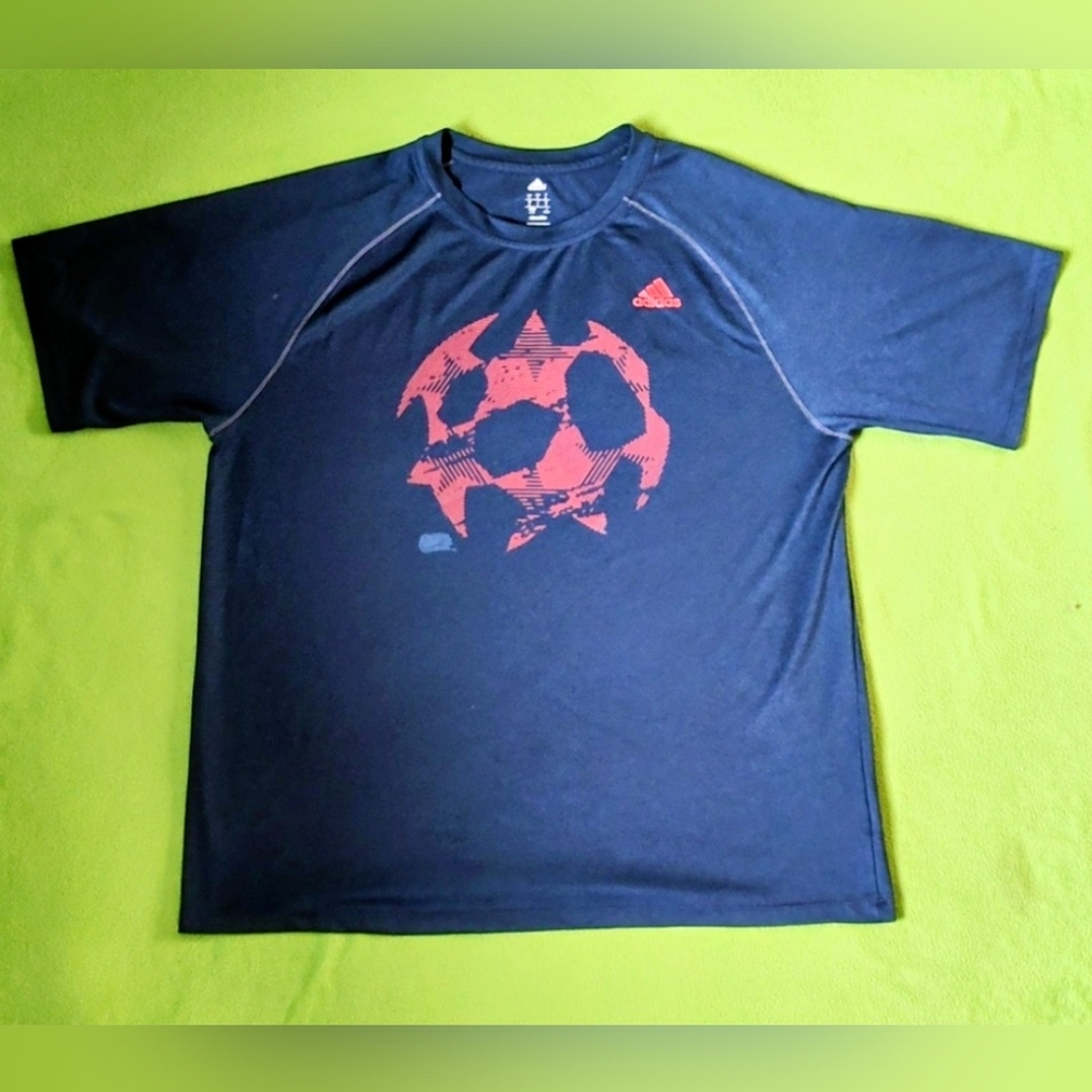 Adidas Dark Blue Climalite Tee with Red Soccer Graphic Size Large 001338